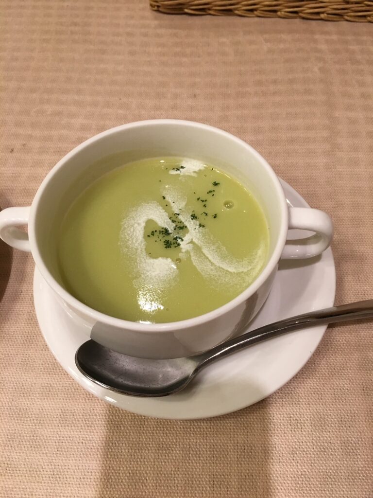 エンドウ豆のクリームスープ